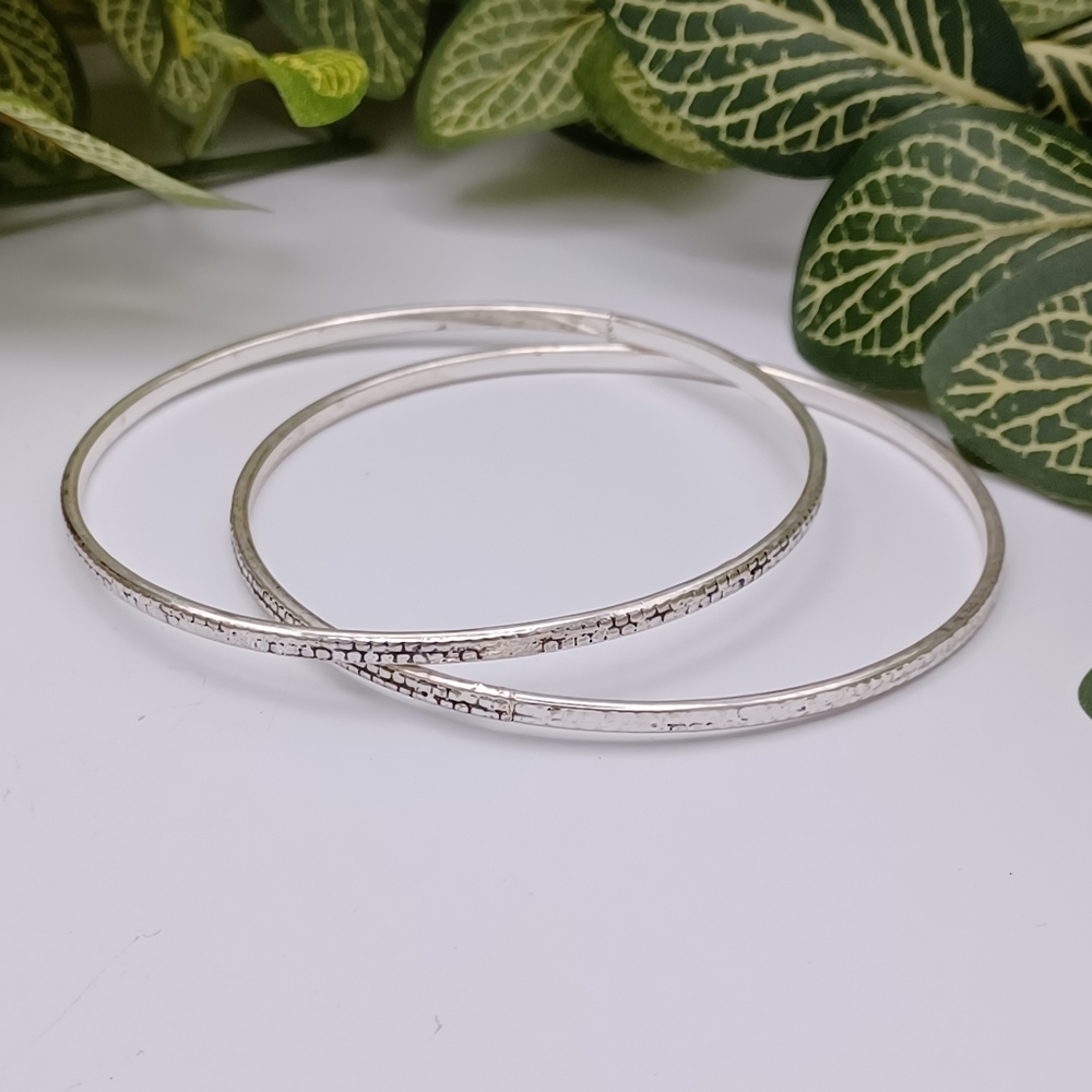 Textured Bangle Bracelet Set - Picture 4 of 5